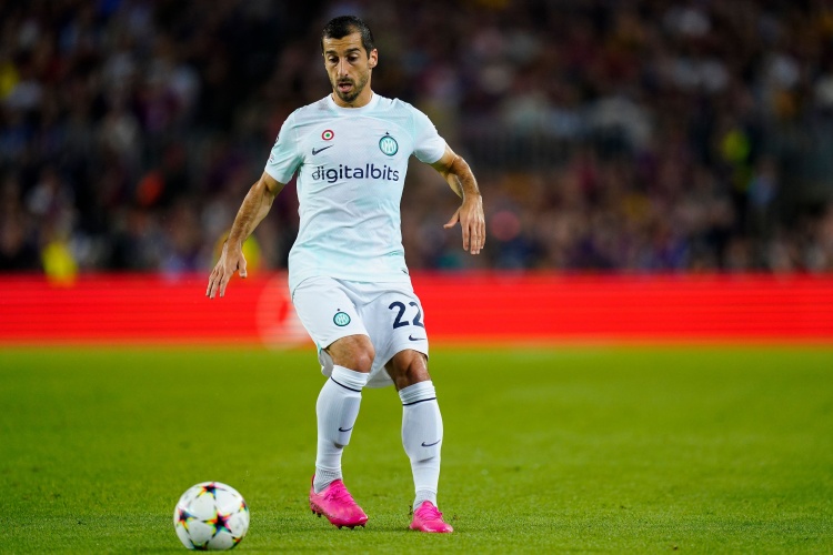 完美体育app-国米官方：姆希塔良左大腿肌肉拉伤，将在几天内接受进一步评估