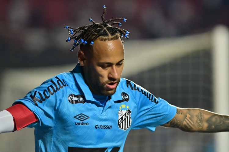 完美体育官网-桑托斯主帅：内马尔不会随队出征南美杯，他将继续进行康复训练